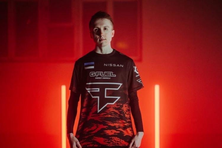 ropz resmi olarak FaZe Clan 'e taşındı