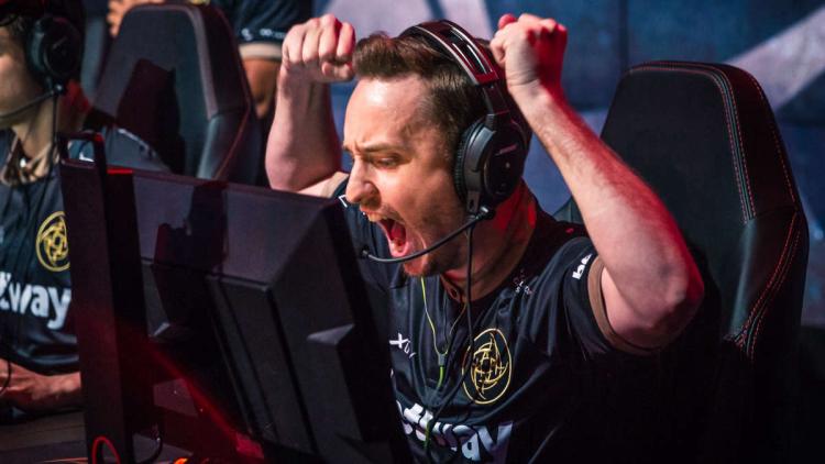 GeT_ RiGhT kuruluştan ayrılır Dignitas