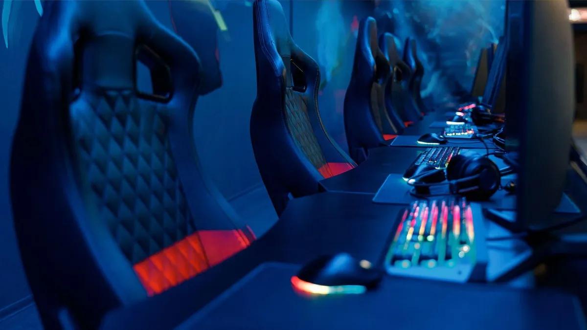 Geleneksel Casino Oyunlarını Rekabetçi Esporlarla Birleştiren Turnuva Platformları