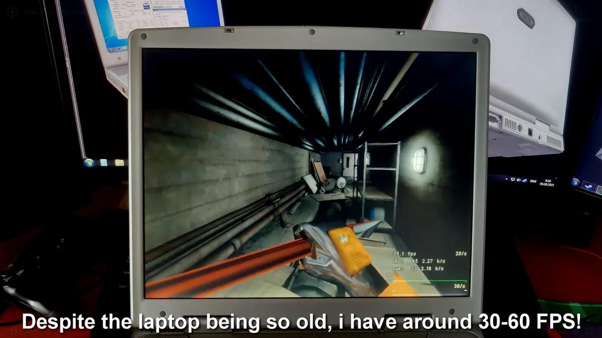 Half-Life Modcusu Half-Life 2 Haritasını GoldSrc'de Çalıştırıyor ve 2002 Dizüstü Bilgisayarında Çalıştırıyor
