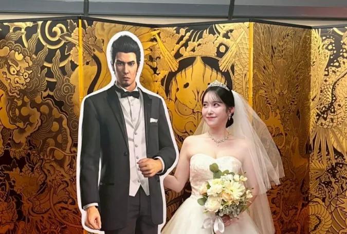 Karton Kazuma Kiryu Tokyo'da Hayran Yapımı Bir Düğünün Merkezi Oldu