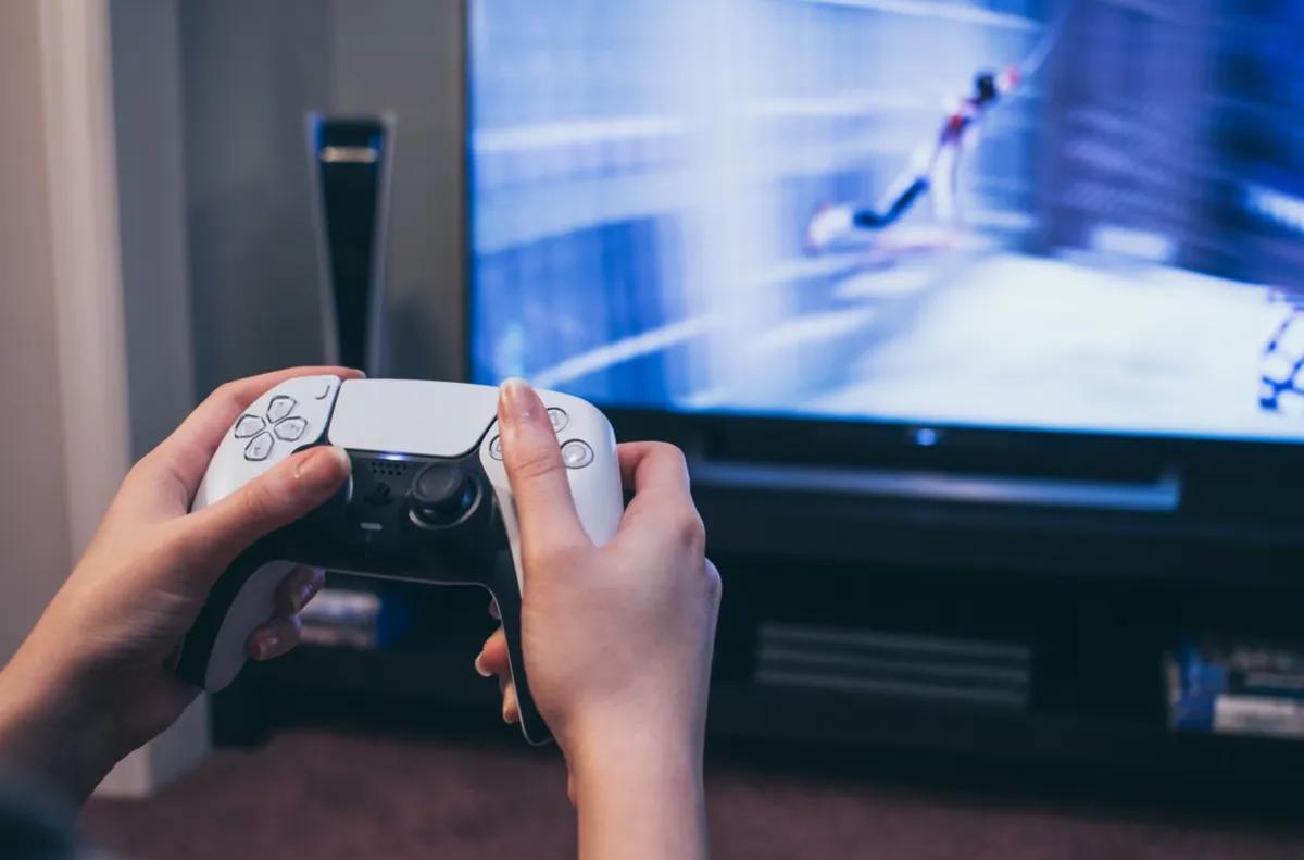 Sony'nin sessiz DRM kontrollerini uygulamaya koymasının ardından PlayStation 5 oyuncuları şaşkına döndü.