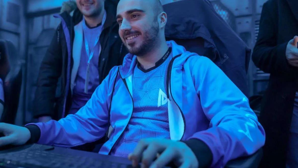 KuroKy resmi maçlarda 121 kahraman oynadı. Yakında notu 122'ye ulaşacak