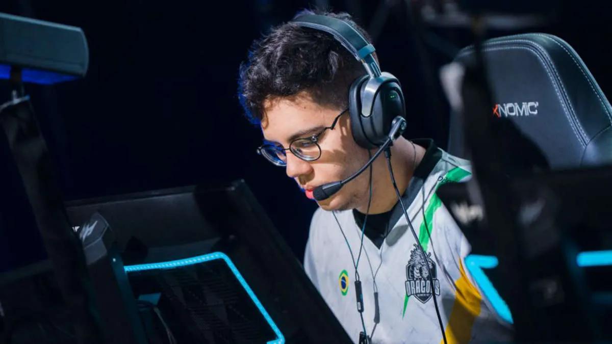 peres başlangıç dizilişinden ayrıldı Black Dragons e-Sports