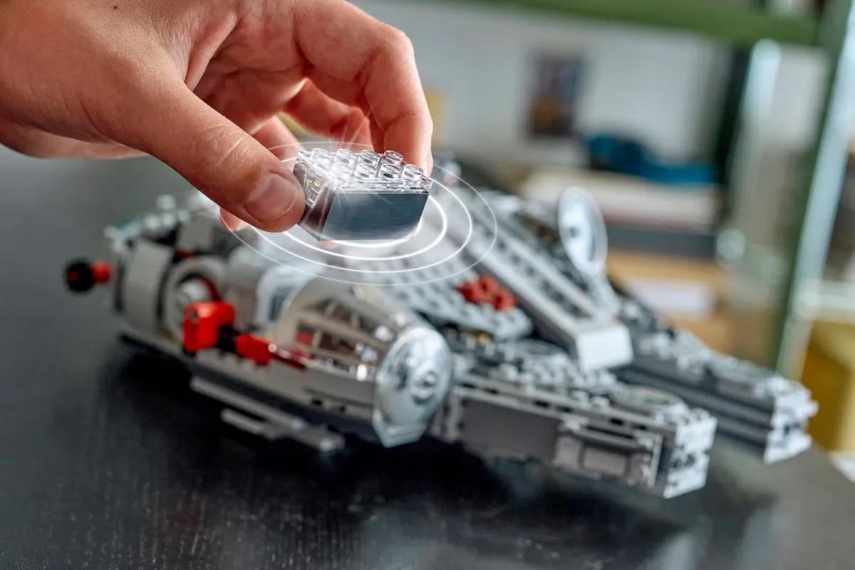 LEGO Hayranı DeLorean'ı Millennium Falcon'a Dönüştürdü