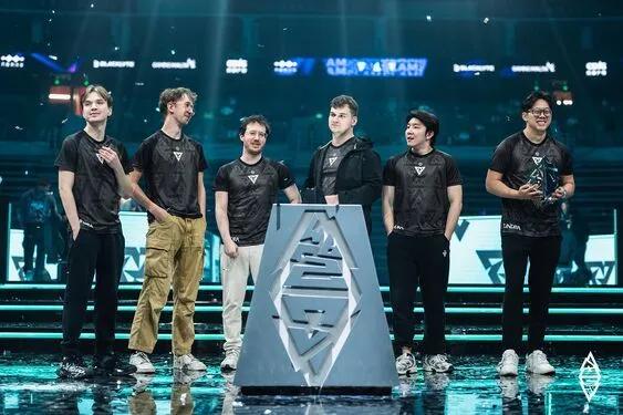 Tundra Esports, Dota 2 kadrosuyla yollarını ayırdı; tüm ekip 1w'ye katıldı.